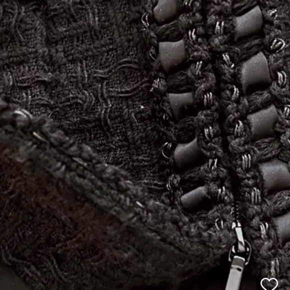 The Most Iconic of Iconic Chanel Black Blazer - Picture 5 of 5